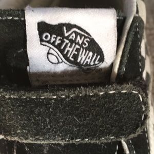 Youth velcro sneakers